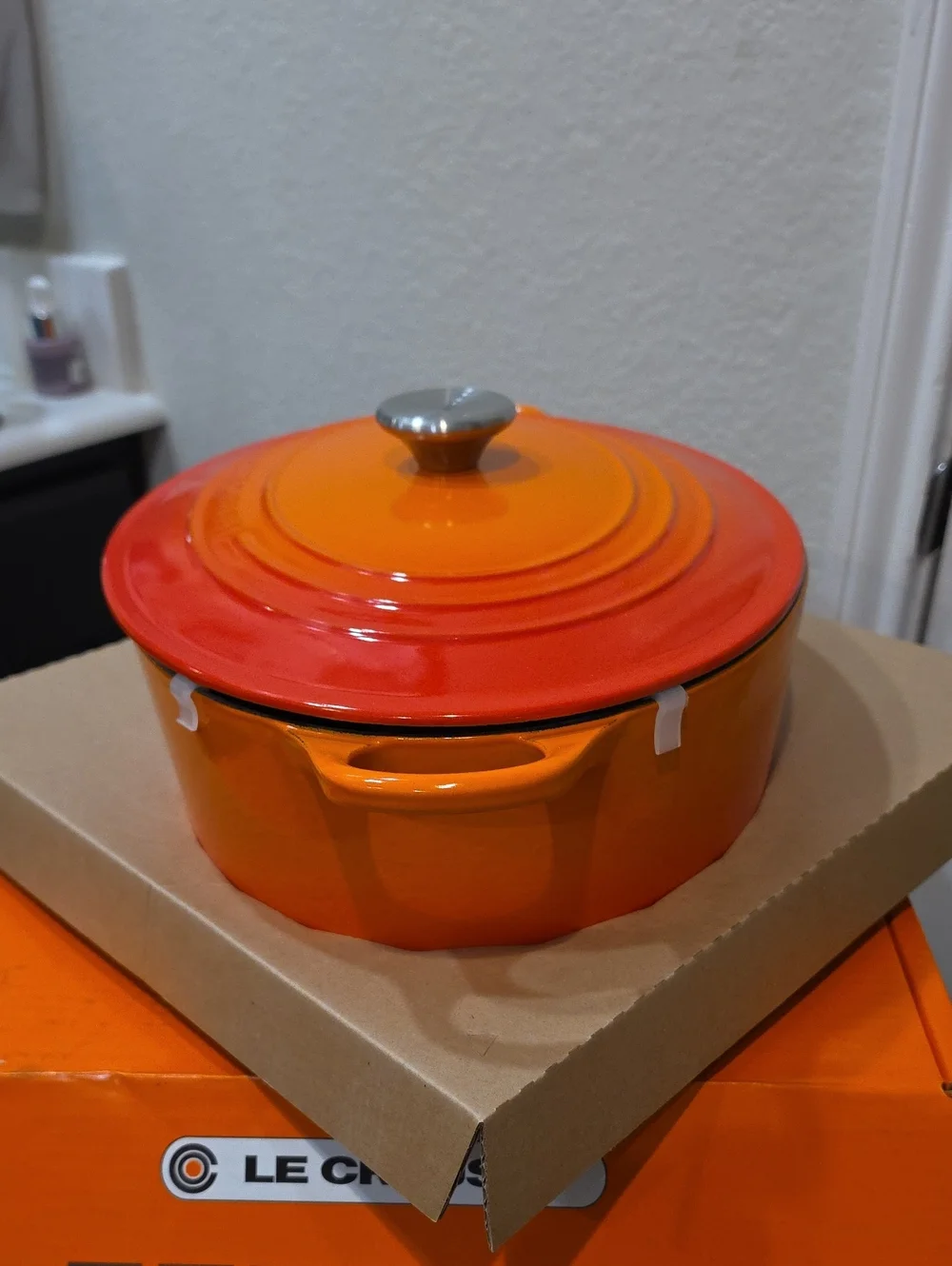 Le Creuset 8QT Enamel Cast Iron Oval Dutch Oven- Flame